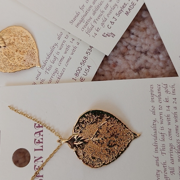 Aspen gold leaf necklace - Picture 2 of 3